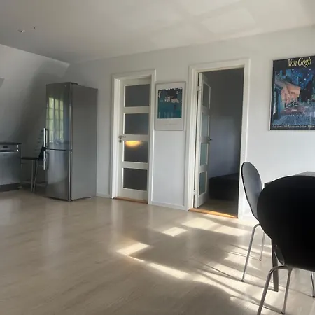 Charming With View, Tennis Court- 5 Minutes From Center *