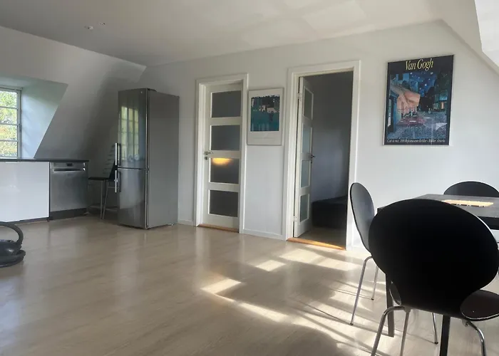 Charming With View, Tennis Court- 5 Minutes From Center *